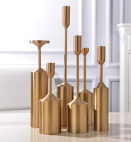 Venta al por mayor de 3/6 piezas de candelabros de hierro con base chapada, adornos para el hogar, centros de mesa, portavelas dorados para velas cónicas