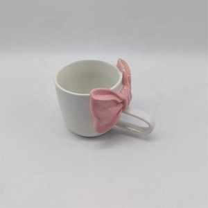 <span class=keywords><strong>Tasse</strong></span> à café en céramique 3D rose avec nœud et base sur pied, élégante <span class=keywords><strong>tasse</strong></span> à café blanche en gros - Product Image 5