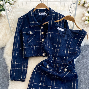 Ensemble deux pièces Yuhong Nouvelle Collection : <span class=keywords><strong>Gilet</strong></span> à manches longues en tweed et robe <span class=keywords><strong>courte</strong></span> boutonnée à motif uni - Product Image 1
