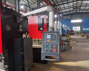 เครื่องพับไฮดรอลิก CNC แบบอัตโนมัติ 4 แกน สำหรับการดัดแผ่นสแตนเลส เหล็กกล้าคาร์บอน และอะลูมิเนียม - Product Image 4