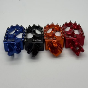 Repose-pieds de moto universels en alliage d'aluminium CNC sur mesure, larges et allongés, de haute qualité pour la rénovation/amélioration et les modèles multiples - Product Image 2