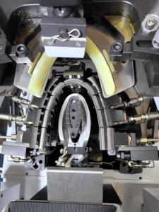 FS-737A Оборудование для изготовления верха обуви по заводской цене, высокое качество, 9 грейферов, гидравлическое, автоматическое формование носка, 380В, 2500 пар/8 часов - Product Image 2