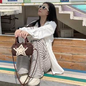Bolso de Invierno de Ganchillo Estilo Boston para Mujer, Adorable y Esponjoso, con Detalles Bordados, Diseño de Cierre Abierto, Forro de Algodón, Color Sólido - Product Image 2