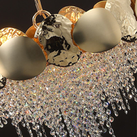 Lustre suspendu rond contemporain en cristal doré pour plafond haut