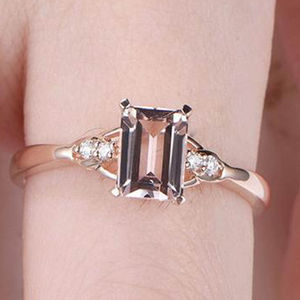 แหวนเงินแท้ 925 ประดับมอร์แกไนต์ ชุบทองคำสีกุหลาบ ทรงเหลี่ยมมรกต แหวนหมั้น - Product Image 2