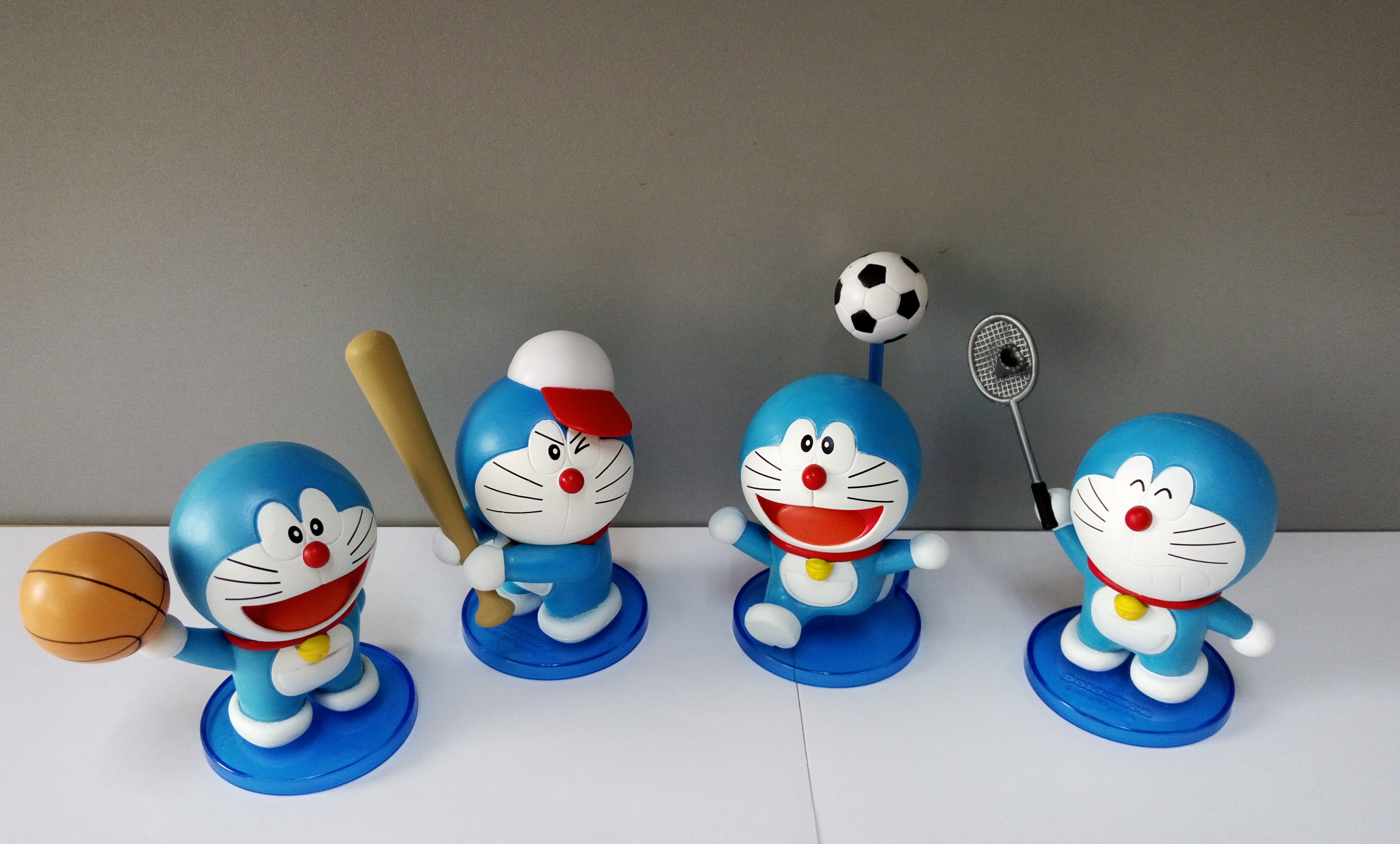 ドラえもんのかわいい漫画風プラスチック製アクションフィギュア玩具