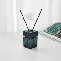 Nouveau diffuseur de parfum de roseau en verre carré pour la maison 30ml 50ml 100ml parfum d'huile d'arôme-nouveau Design personnaliser avec couvercle