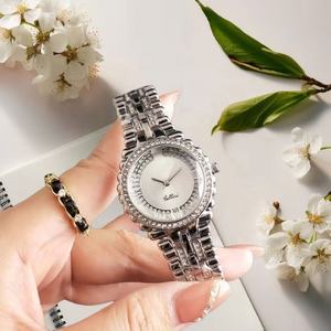 Reloj de lujo para mujer, de aleación dorada con diamantes de imitación, pulsera de acero inoxidable, esfera de cristal de cuarzo, resistente al agua, reloj de vestir - Product Image 4