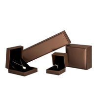 Boîte cadeau personnalisée pour bijoux de mariage pour la Saint-Valentin avec nœud papillon pour collier, boucles d'oreilles, emballage en carton rigide carré
