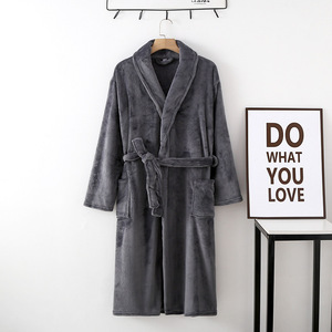 Ensemble de peignoirs et de pantoufles en molleton de flanelle de polyester doux écologique pour femmes Séchage rapide et coloré avec logo personnalisé - Product Image 4