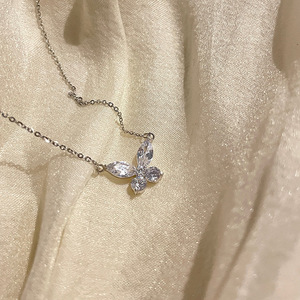 Collar geométrico de mariposa para mujer, joyería sencilla de moda, regalo para uso diario - Product Image 2