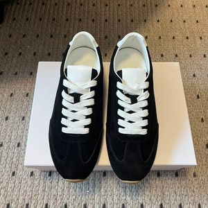 Chaussures en toile haut de gamme de grandes marques de luxe, avec de nouveaux éléments de design tendance et incarnant le style de designer haut de gamme - Product Image 1