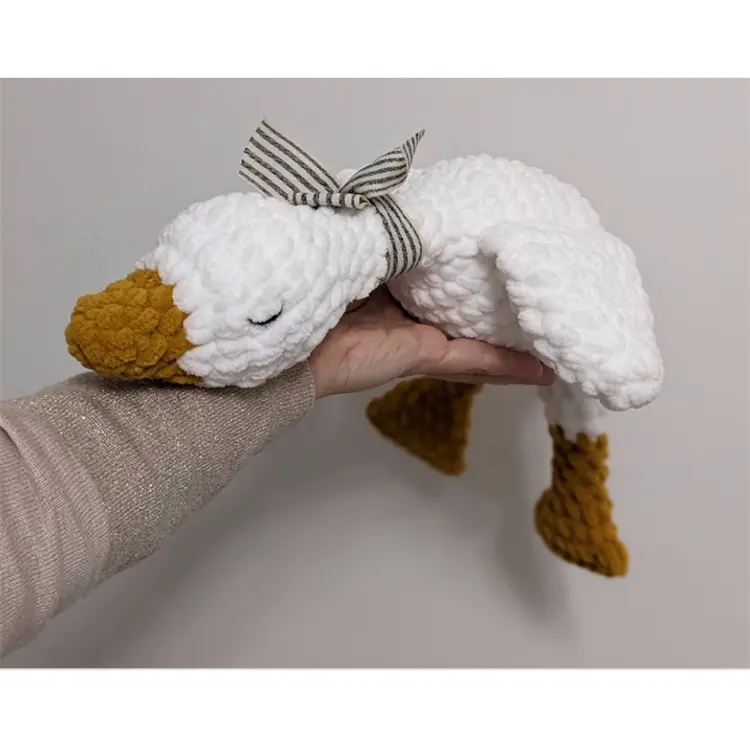 Vente en gros de fils chenille Oie peluche Velours Crochet Bébé Couette Animaux Jouet Crochet Oie douce Jouet