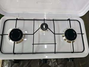 Cuisinière à <span class=keywords><strong>gaz</strong></span> portable de style européen à trois brûleurs, adaptée à une utilisation en camping-car, en extérieur et dans les hôtels - Product Image 2