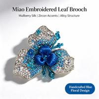 Bros Bunga Biru Bordir Miao, Pin Kerah Sutra Mulberry Jahitan Tangan dengan Paduan Zirkon, Hadiah Perhiasan Wanita Artisan Etnis