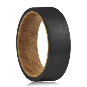 Anillos de carburo de tungsteno negro, barril de whisky, anillos de boda de madera - Product Image 1