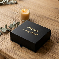 Boîte d'emballage artisanale pour huiles essentielles cosmétiques violettes avec estampage à chaud doré, design gaufré, boîte rigide personnalisable pour parfums