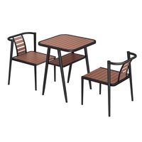 Ensemble de table et de chaises de restaurant moderne en bois massif écologique durable pour usage commercial, restaurant et barbecue