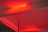 Lumière laser à tête mobile à faisceau rouge à 8 yeux contrôlée par DMX512, lumière d'ambiance de scène pour bar KTV