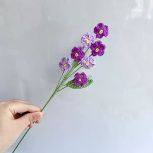 Bouquet di Non Ti Scordar di Me Lavorato a Mano, Fiore Simulato all'Uncinetto, Regalo di San Valentino Realistico - Product Image 3