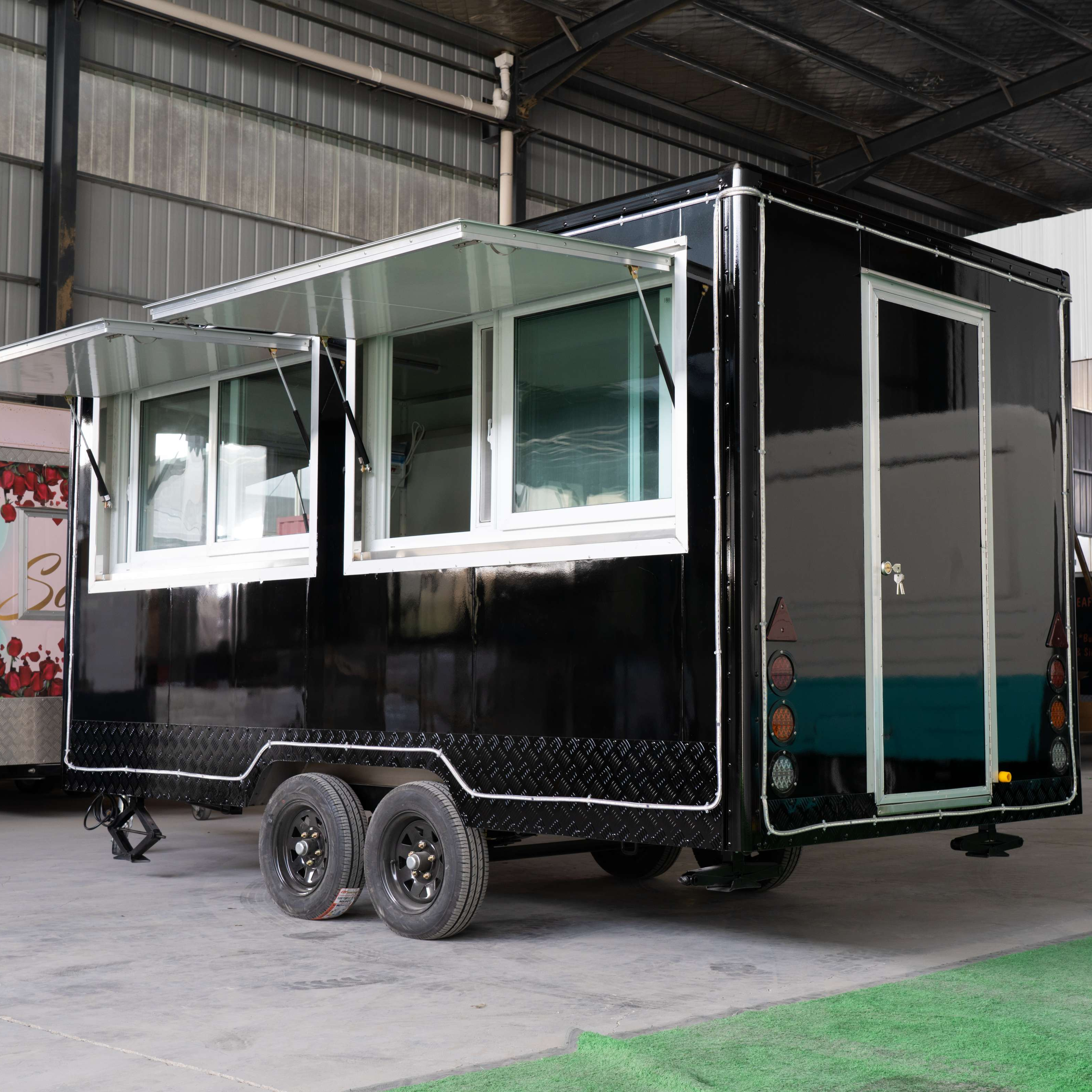 Bestseller Mobile Food Trucks USA Standard Custom Service 4M Schwarzer Fast-Food-Truck mit Snack maschine