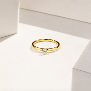 Anillo Solitario Clásico de Acero Inoxidable con Circonita Cúbica, Chapado al Vacío en Oro de 14K, Joyería Minimalista Delgada - Product Image 1