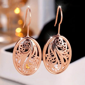 Boucles d'oreilles géométriques creuses sculptées pour femmes, bijoux élégants, délicats et polyvalents - Product Image 5