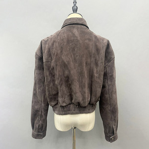 <span class=keywords><strong>Giacca</strong></span> Bomber Corta da <span class=keywords><strong>Donna</strong></span> di Tendenza in <span class=keywords><strong>Vera</strong></span> <span class=keywords><strong>Pelle</strong></span> Scamosciata con Orlo Aderente - Product Image 5