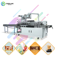 Automatische bodemvoedende kussenverpakkingsmachine met papierfolie voor het verpakken van groenten, fruit, komkommer en sla.
