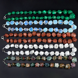 Collier tendance en perles avec pierres précieuses irrégulières, pierres de guérison pour femmes - Bijoux cadeau - Product Image 3