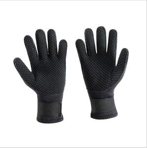 Gants de plongée en <span class=keywords><strong>néoprène</strong></span> de <span class=keywords><strong>3mm</strong></span> d'épaisseur avec paume en caoutchouc texturé pour les sports nautiques - Product Image 2