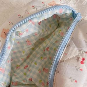 Pochette de maquillage matelassée en coton écologique et recyclable, personnalisée avec imprimé ours pour femme, pour rangement et organisation, avec fermeture éclair - Product Image 4