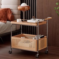 Chariot en bois massif de style vintage avec paniers de rangement en rotin support de table à thé mobile multifonctionnel étagère en bois pour la décoration intérieure
