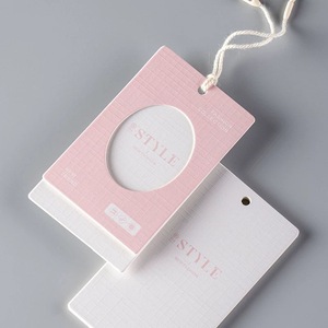 Venta al por mayor de etiquetas oscilantes con logotipo de marca privada personalizada, etiquetas de tamaño de ropa de papel para prendas de vestir, zapatos y bolsos, etiquetas de precio de venta - Product Image 3