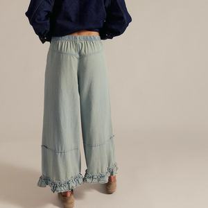 Jeans en denim délavé décontracté de haute qualité pour femme, coupe baggy à jambe large et ourlet volanté, idéal pour les vacances - Product Image 4