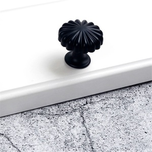 Poignée de porte de placard ou de tiroir en alliage de zinc moderne, forme citrouille, design à trou unique, durable, pour usage domestique ou de bureau, gris clair, luxe - Product Image 5