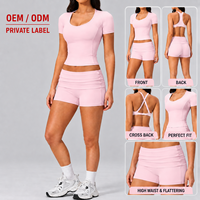 Ensemble de yoga personnalisé pour femme avec logo – Débardeur brossé à manches courtes dos nageur et soutien-gorge de sport croisé, short taille haute – Vente en gros OEM ODM