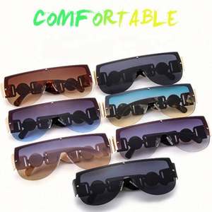 Gafas de Sol Retro Personalizadas con Logotipo Degradado, Lentes de Una Pieza, Protección UV400, Gafas de Sol Extra Grandes para Hombre y Mujer - Product Image 4