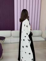 Abaya pour femmes Hafizah, imprimée en noir et blanc, manches longues, longueur au sol, robe de prière musulmane, OEM personnalisé