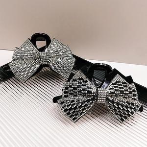 Pince à cheveux de luxe avec nœud papillon, strass scintillants et pince requin en plastique pour femme - Product Image 1