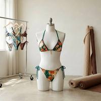 Maillot de bain brésilien en tissu recyclé au crochet, avec breloques personnalisées du fabricant, string à nouer sur les côtés
