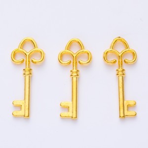 Pendentif clé squelette motif trèfle à trois feuilles en alliage <span class=keywords><strong>de</strong></span> zinc bronze antique pour décoration <span class=keywords><strong>de</strong></span> carte d'invitation <span class=keywords><strong>de</strong></span> mariage - Product Image 4