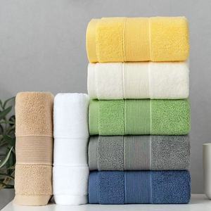 5つ星ホテルの高級刺繍入りコットンテリーバスタオル、耐久性があり、シルクのように柔らかく、吸水性があり、速乾性があり、環境に優しいバスタオル - Product Image 1