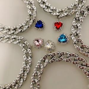 Collier de luxe élégant personnalisé pour chat et chien avec chaîne dorée et décoration en cristal - Product Image 4