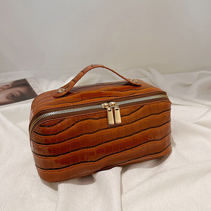 Bolsa de Cosméticos de Piel Sintética de Cocodrilo de Color Personalizado, Bolsa de Aseo de Viaje de Gran Capacidad, Bolsa de Maquillaje Portátil con Cierre para Mujer - Product Image 4