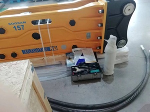 Casse-pierre hydraulique SOOSAN SB 157 de type supérieur pour excavatrices de 40 à 55 tonnes, état neuf, utilisation en démolition, garantie 1 an, moteur et engrenages inclus - Product Image 4