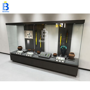 Vitrine d'installation d'art de musée en verre antique conçue sur mesure - Product Image 4