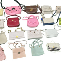 Sacs d'occasion A15 en balles, sacs à bandoulière de marque de seconde main pour femmes, vente en gros d'usine au kg, prix moins cher pour le commerce de détail et les entreprises Ukay