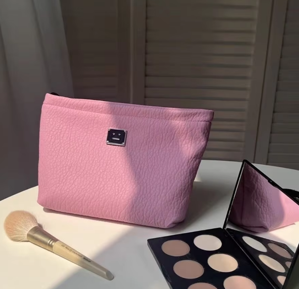 สีชมพูร้อน