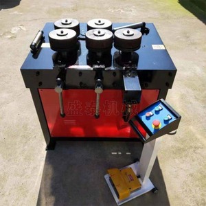Máquina integrada <span class=keywords><strong>de</strong></span> rodillos internos y externos para ángulos <span class=keywords><strong>de</strong></span> acero - Máquina <span class=keywords><strong>de</strong></span> rodillos <span class=keywords><strong>de</strong></span> cinco ruedas para formar bridas <span class=keywords><strong>de</strong></span> hierro angular - Product Image 4